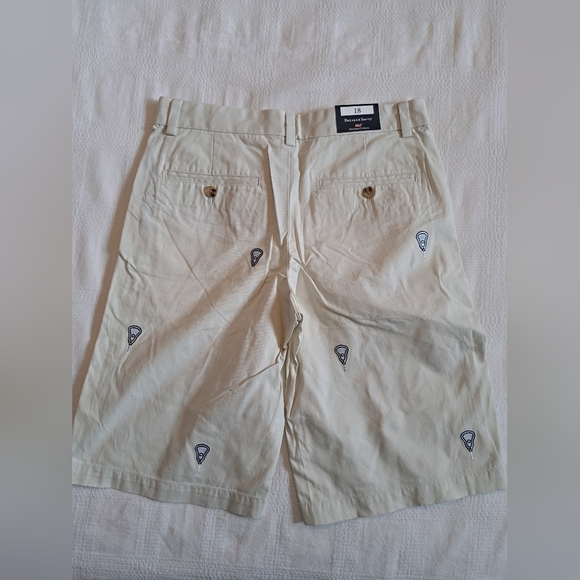 Vineyard Vines boys size 18 Lacrosse embroidered shorts, 1 tiny spot, NWT - Picture 2 of 7